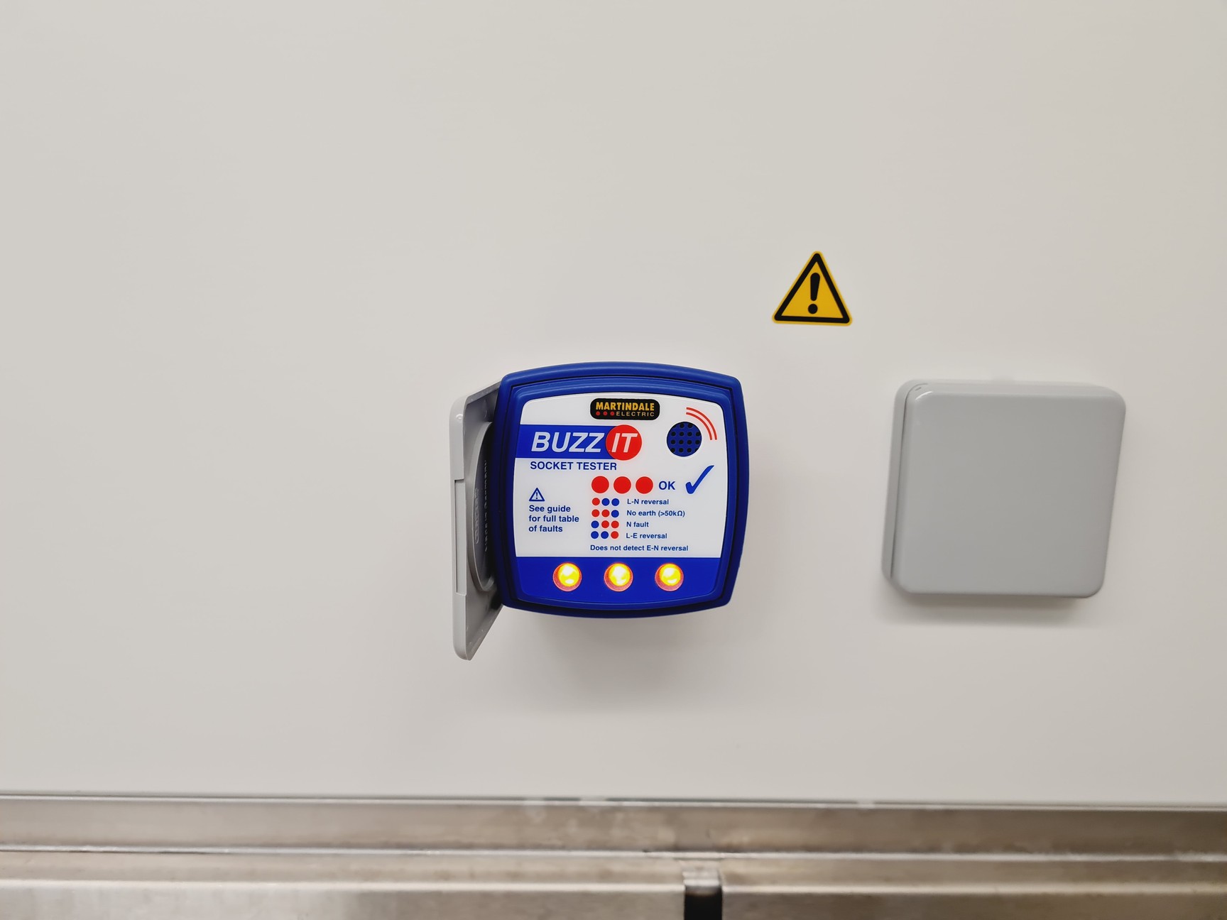 Image of Thermo Scientific MSC 1.2 MSC-Advantage Class 2 Biological Safety Cabinet Lab