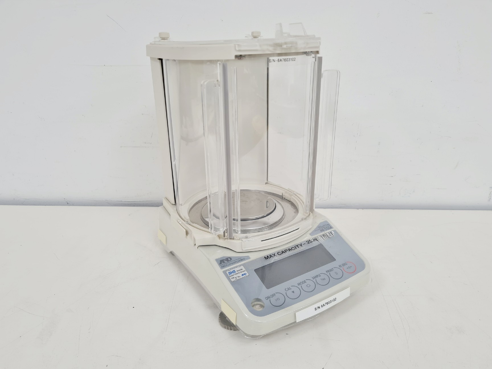 Image of A&D Company LTD HR-250A 252g/0.1mg 4DP Balance Lab