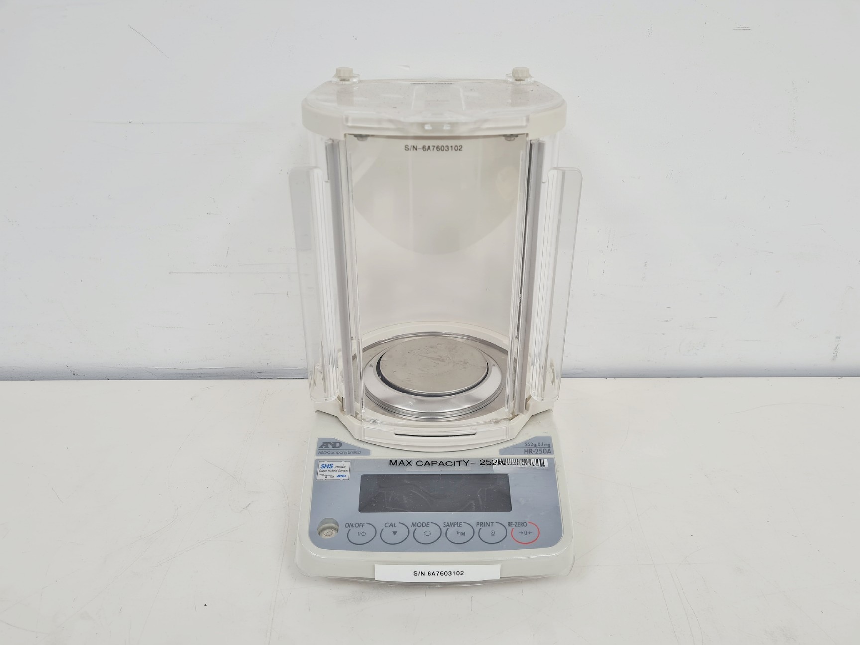 Image of A&D Company LTD HR-250A 252g/0.1mg 4DP Balance Lab
