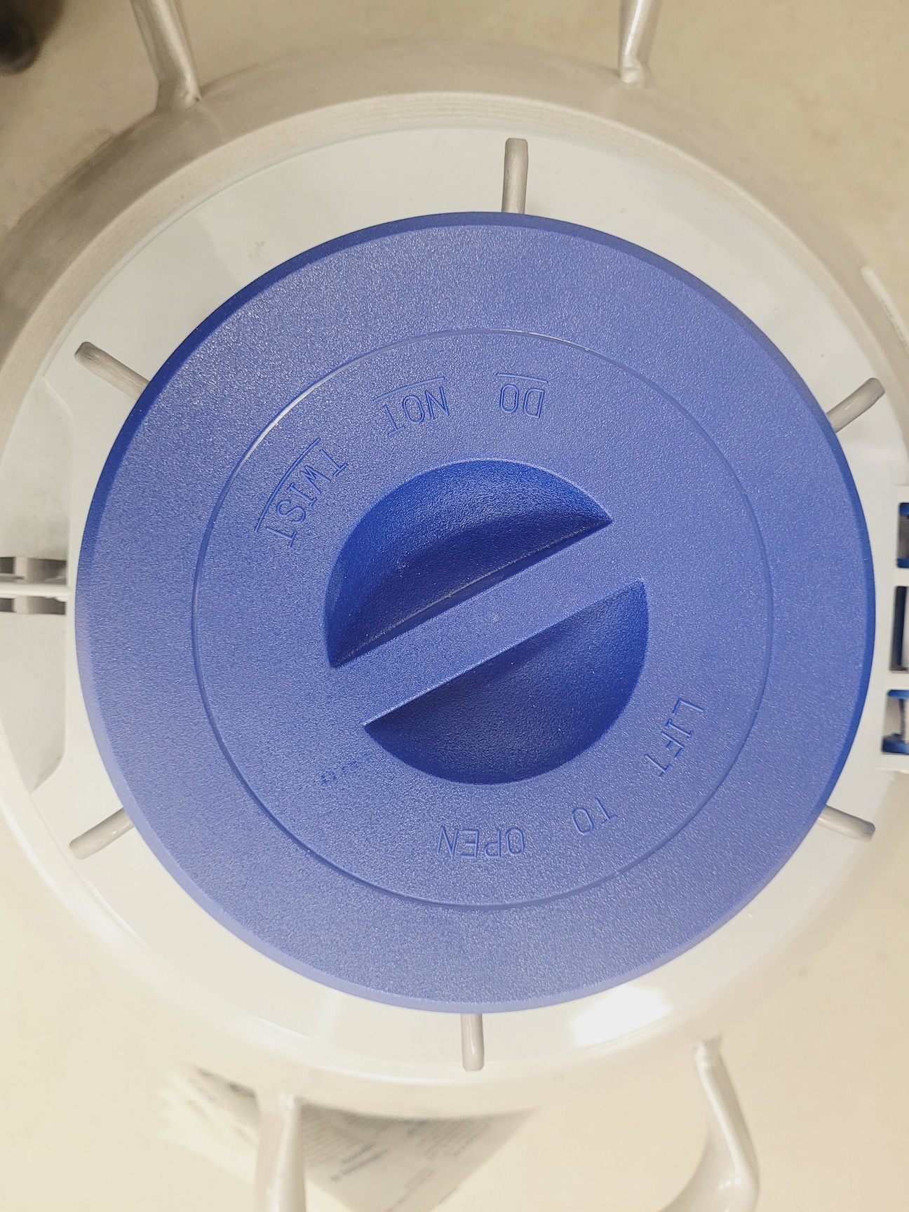 Image of Taylor-Wharton VHC35 Liquid Nitrogen Dewar Lab