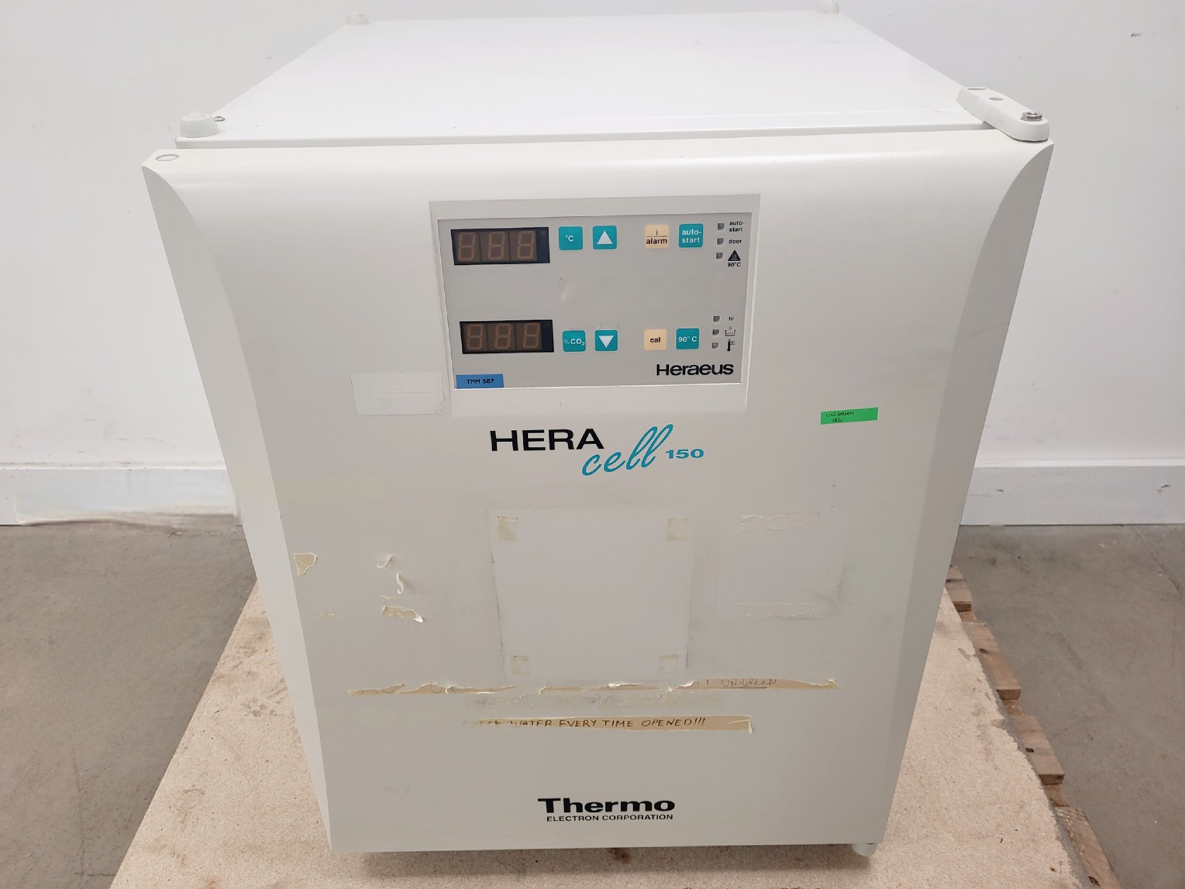 Image of Hera Cell 150 Incubator Heraeus Thermo Electron Corporation Lab