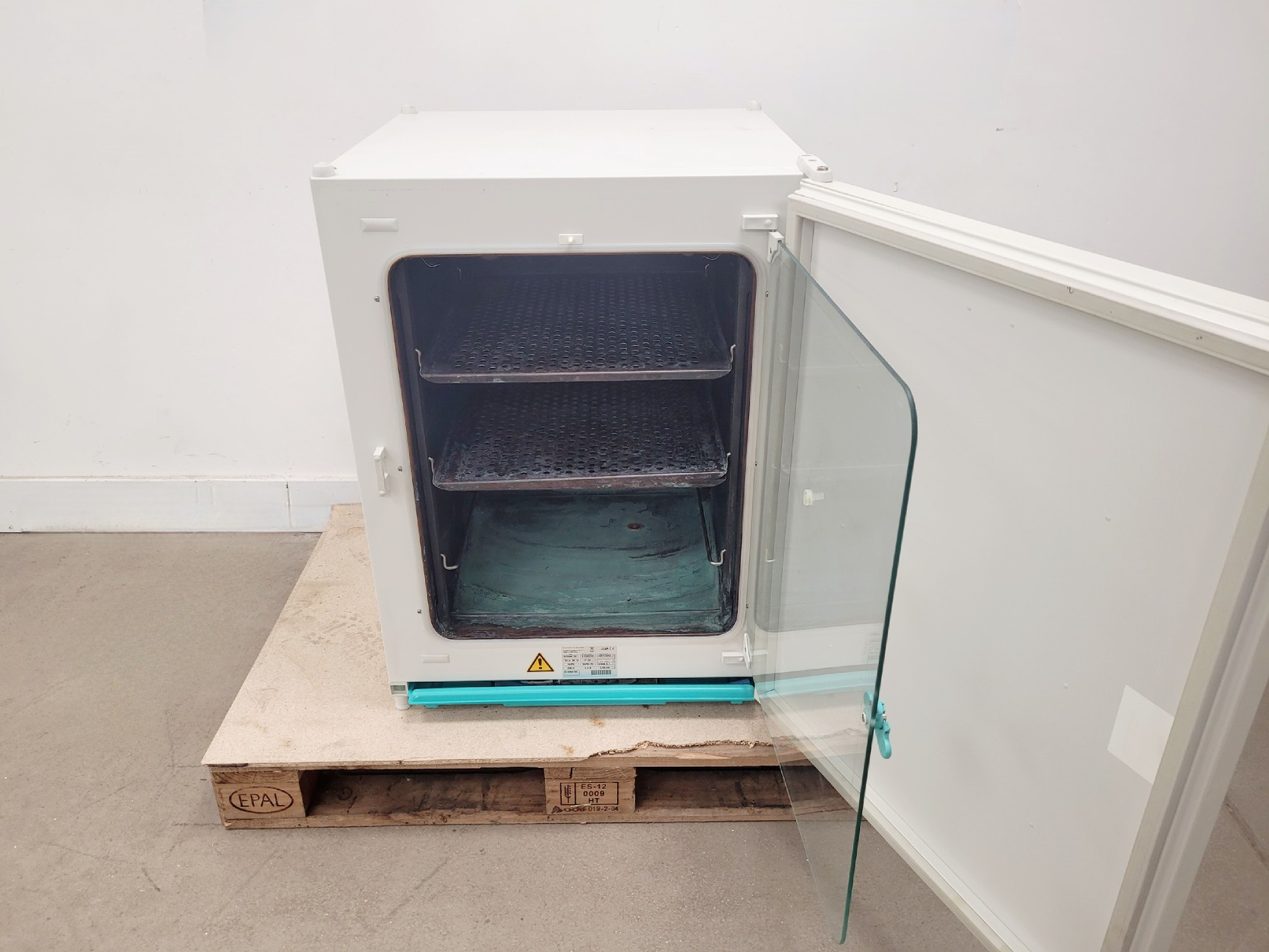 Image of Hera Cell 150 Incubator Heraeus Thermo Electron Corporation Lab