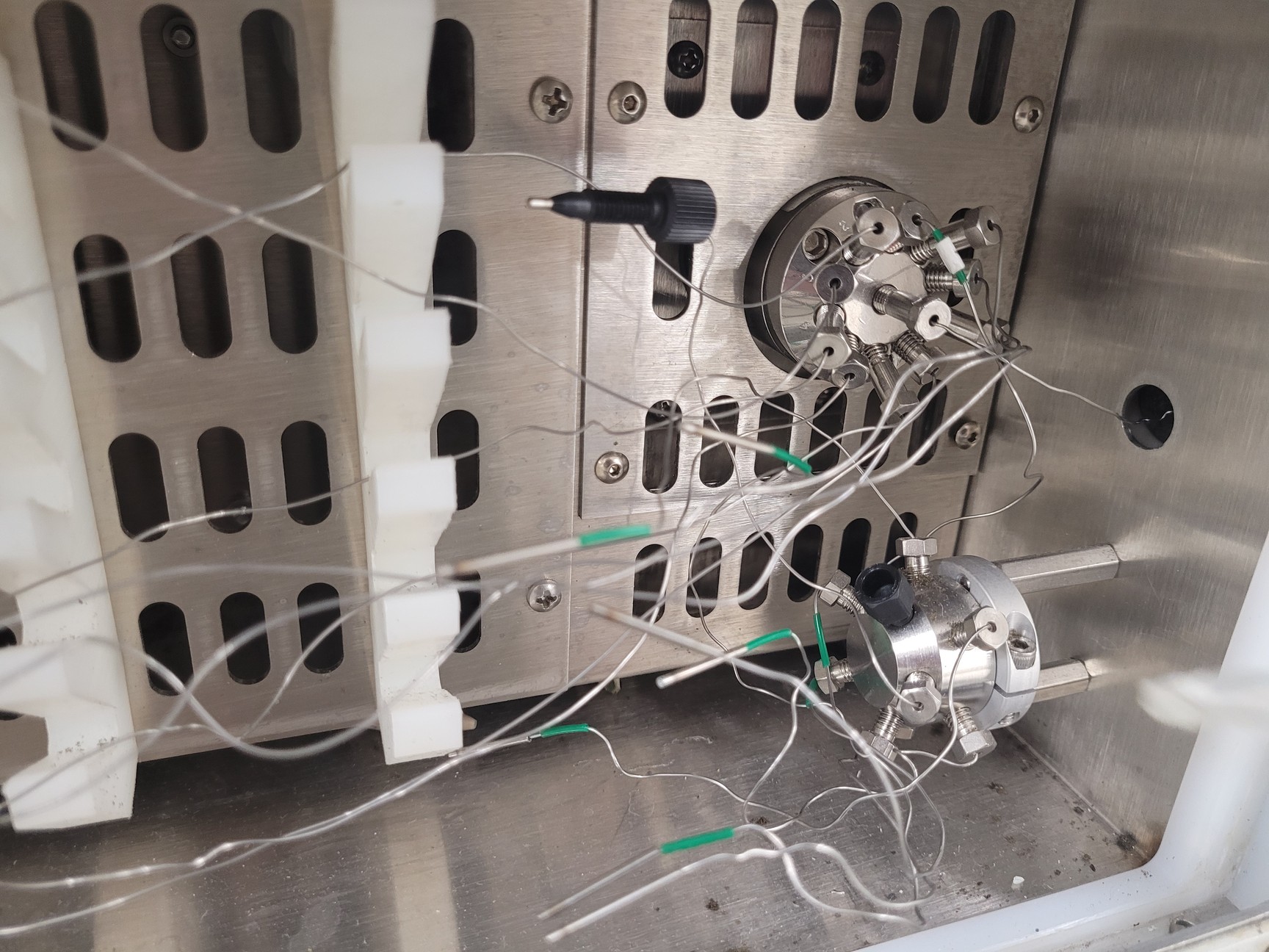 Image of Agilent / HP 1100 Series System with LC/MSD SL G1956B Mass Spectrometer Lab