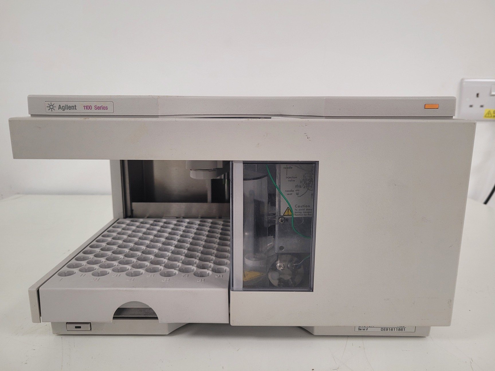 Image of Agilent / HP 1100 Series System with LC/MSD SL G1956B Mass Spectrometer Lab
