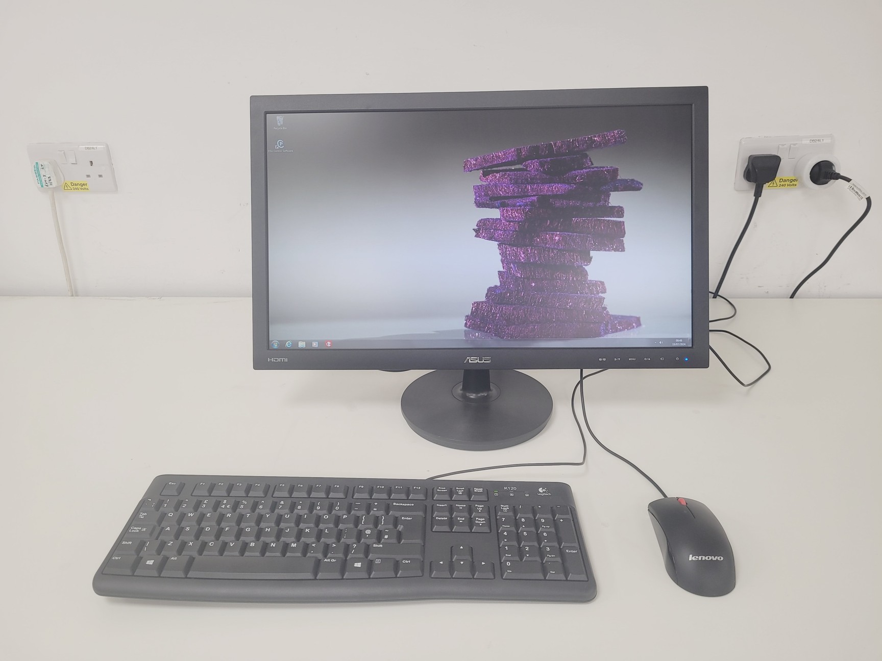 Image of Pfeiffer Sublimination System TCU 330, DCU Vacuum, MVP 070-3C w/ PC & Software