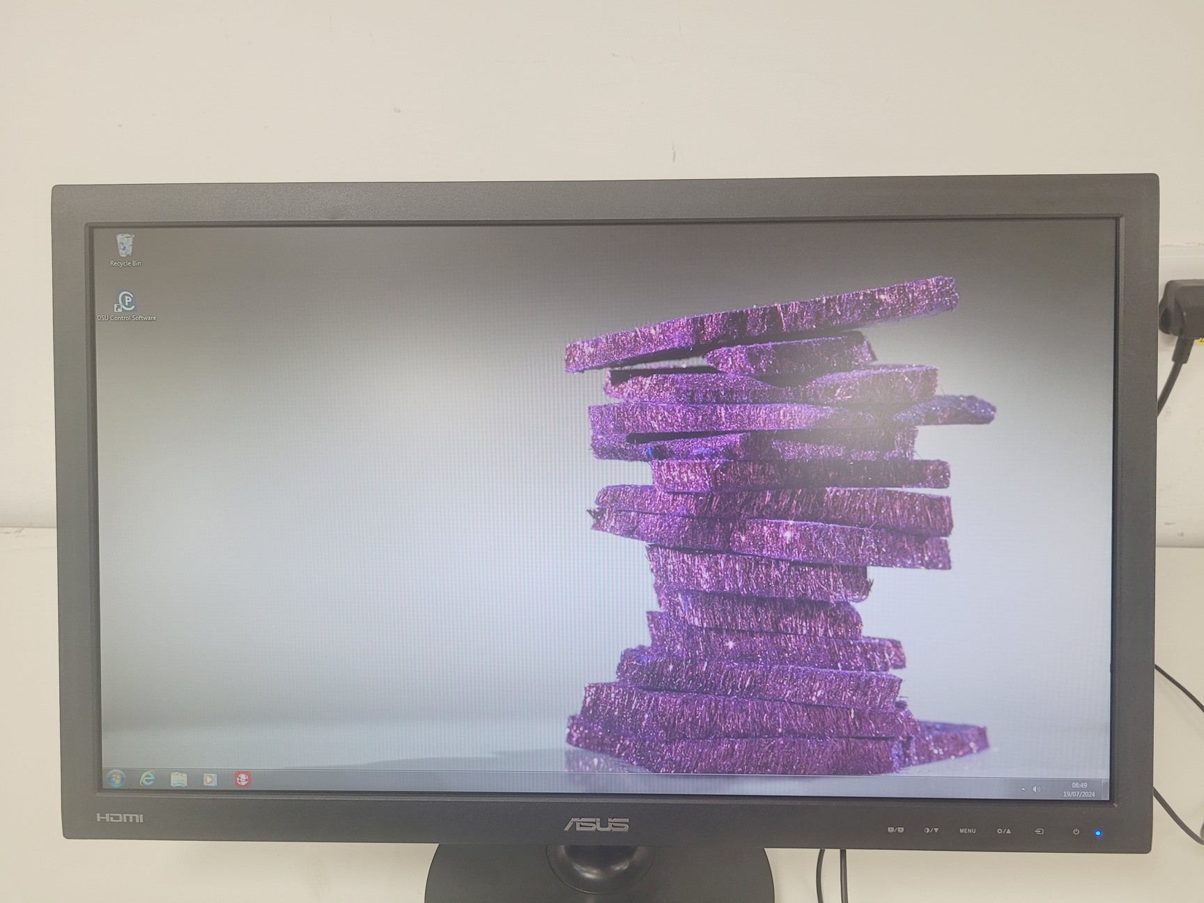 Image of Pfeiffer Sublimination System TCU 330, DCU Vacuum, MVP 070-3C w/ PC & Software