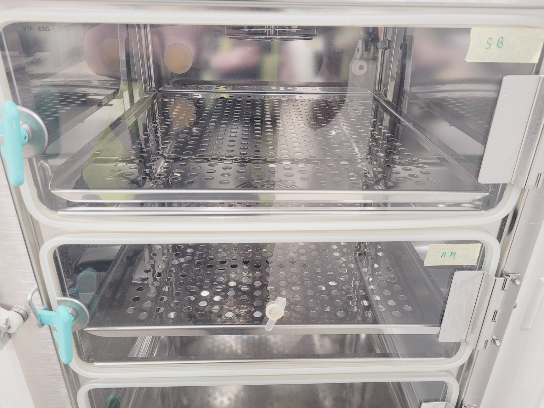 Image of Heraeus Hera Cell 150 Incubator Lab