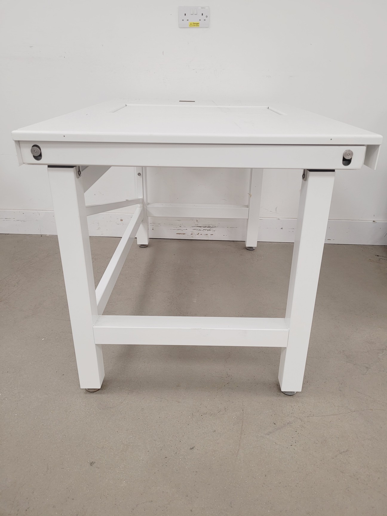 Laboratory Isolation Table - White Lab