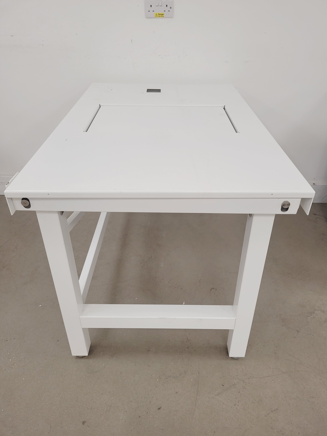 Laboratory Isolation Table - White Lab