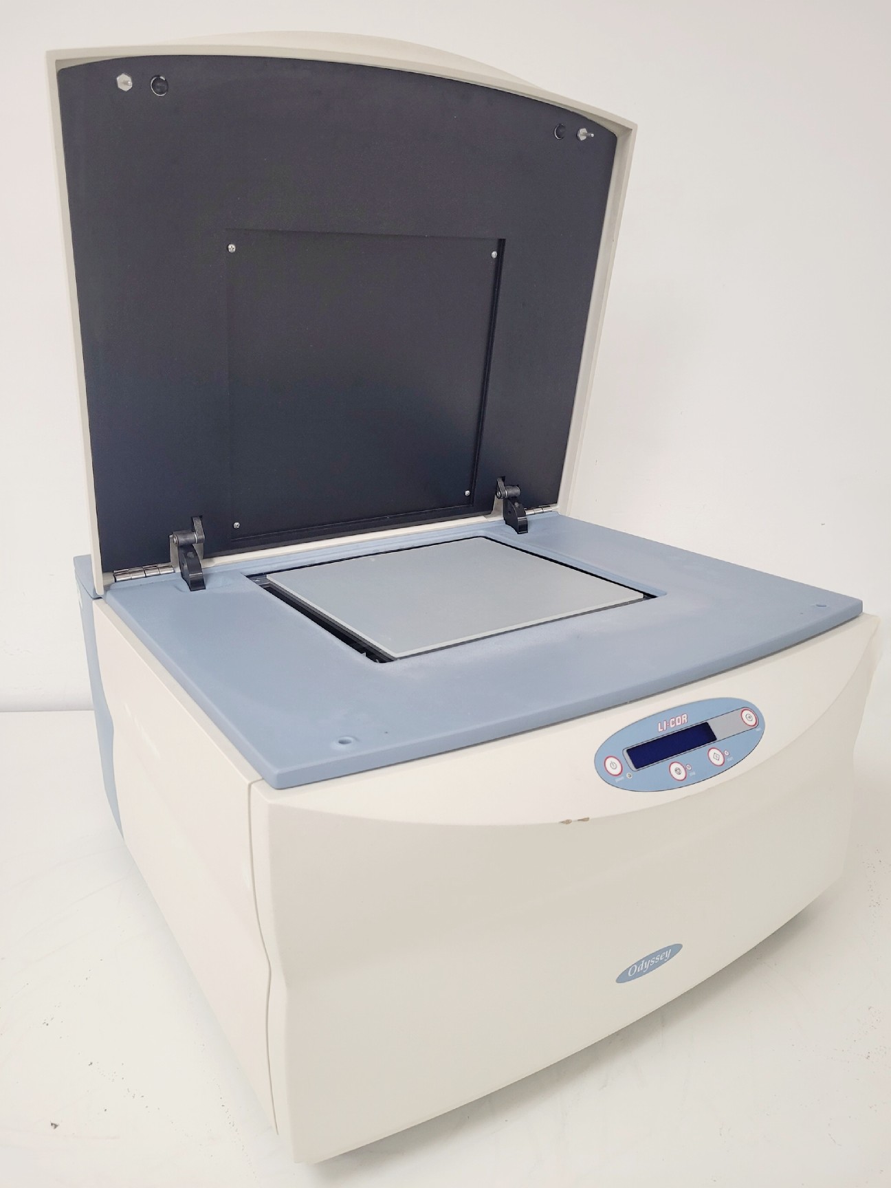 Image of Li-Cor Odyssey 9120 Western Blot Scanner Lab