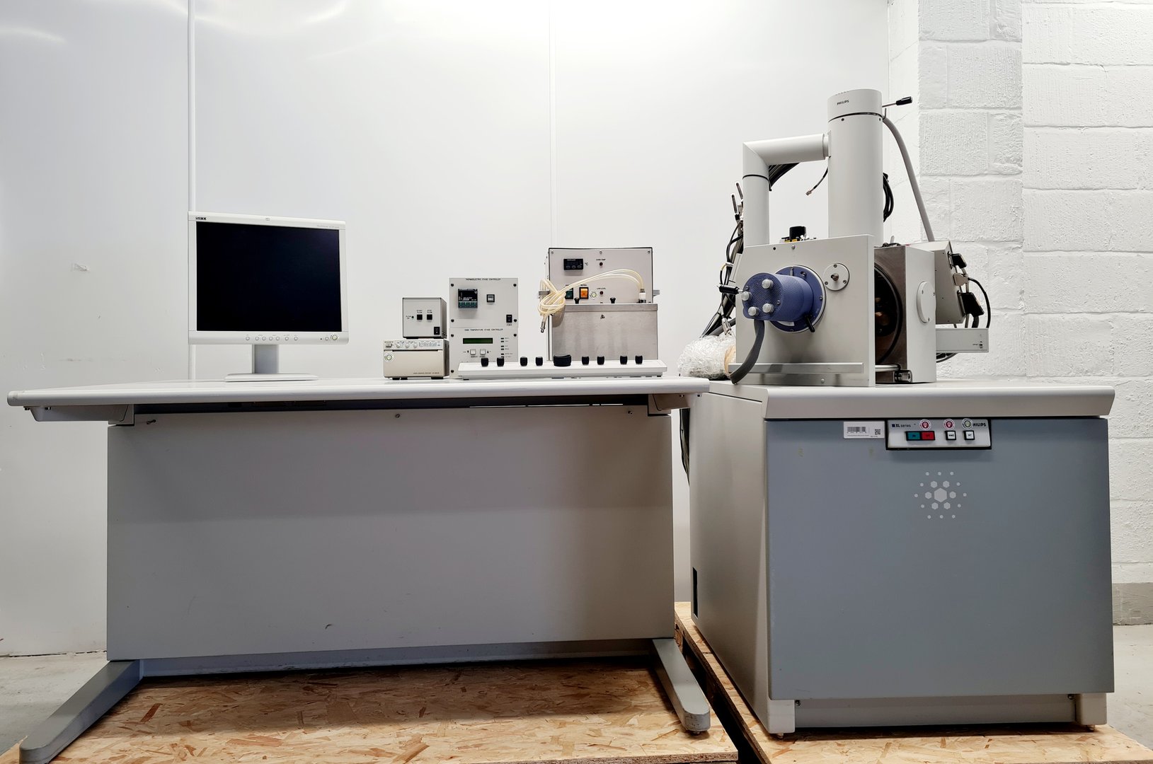Image of Philips XL30SEM Environmental Scanning Electron Microscope ESEM Lab