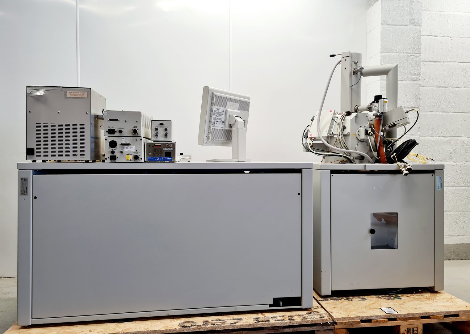 Image of Philips XL30SEM Environmental Scanning Electron Microscope ESEM Lab