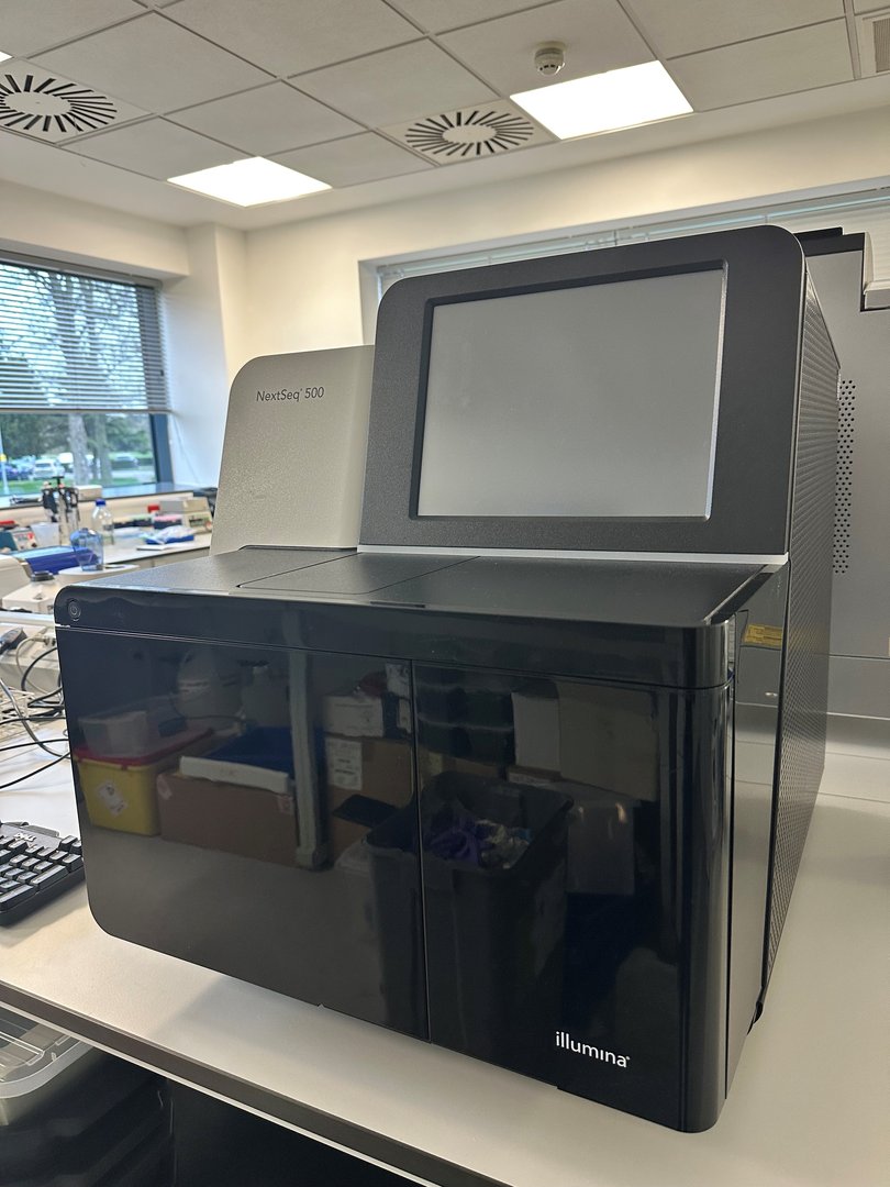 Illumina NextSeq 500 Genetic Sequencer Lab