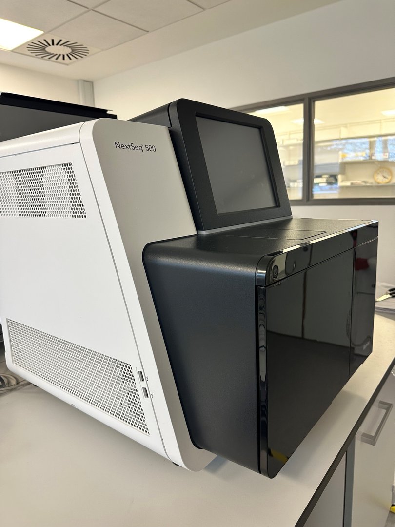 Illumina NextSeq 500 Genetic Sequencer Lab