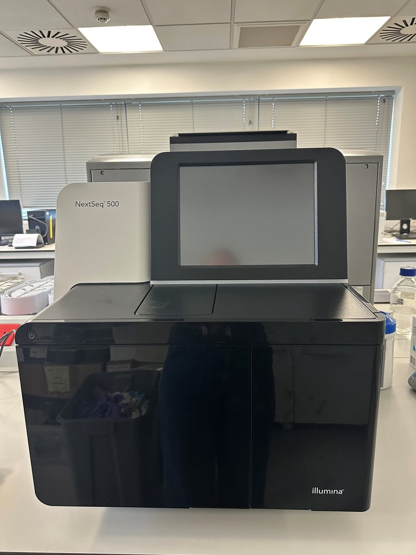 Illumina NextSeq 500 Genetic Sequencer Lab