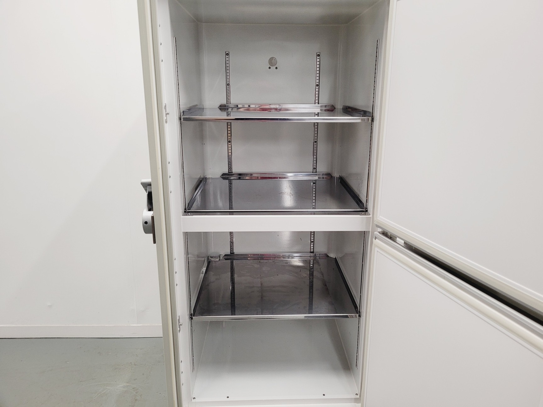 Image of Sanyo MDF-U52V Ultra Low Temperature Freezer ULT Lab