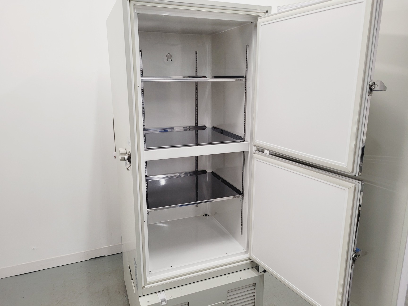 Image of Panasonic MDF-U500VX Ultra Low Temperature Freezer ULT Lab