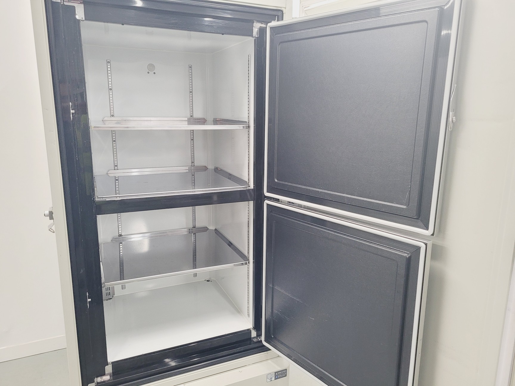 Image of Sanyo MDF-U5386S Ultra Low Temperature Freezer ULT Lab