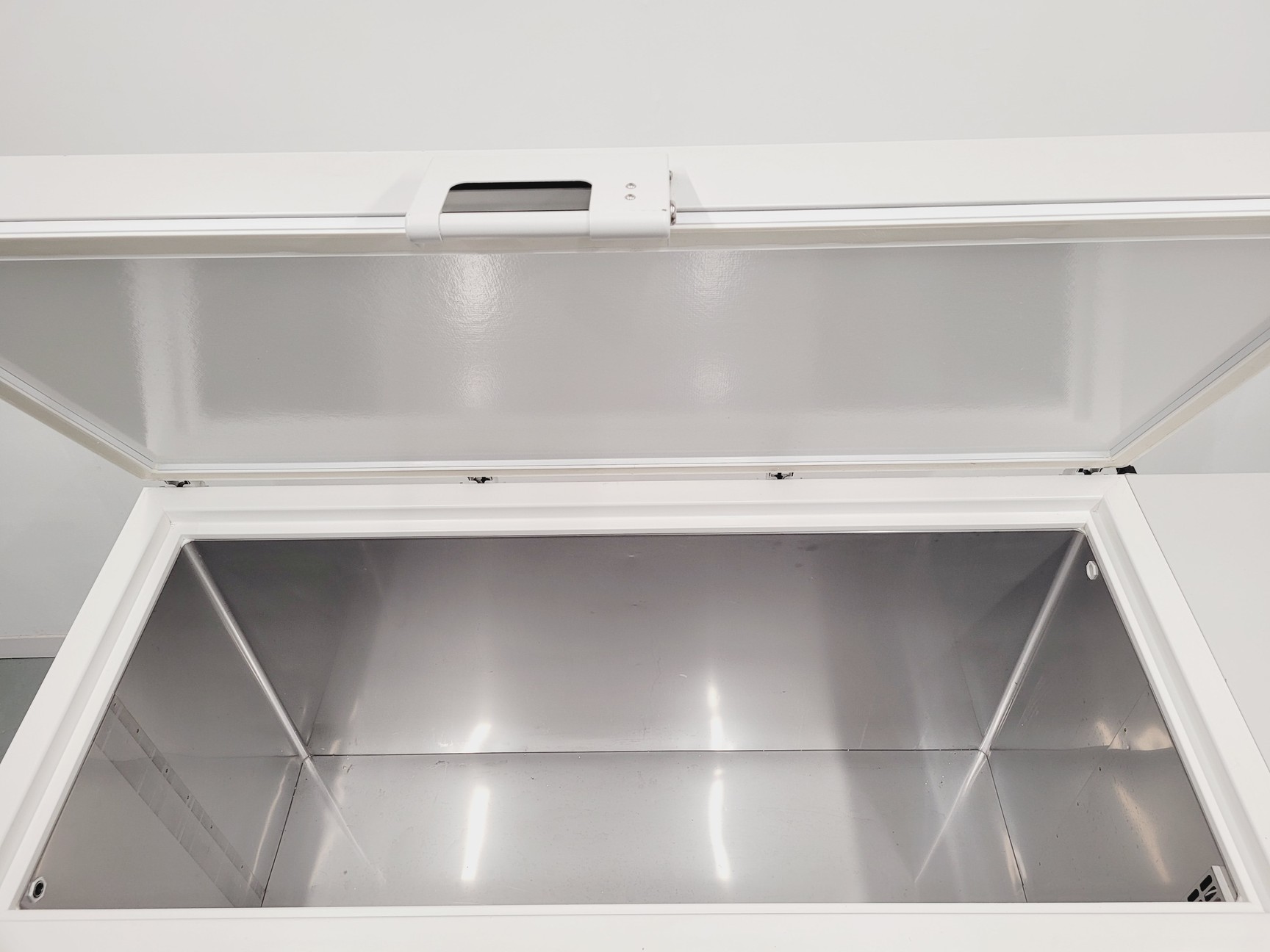 Image of New Brunswick Scientific C760 Innova Ultra Low Freezer ULT Chest Freezer Lab