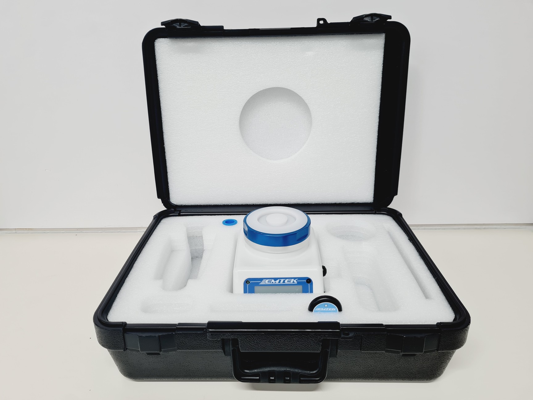 Image of Emtek P100 Microbial Air Sampler Lab