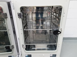 Thumbnail image of PHCBI CO2 Incubator Model MCO-170AIC-PE Lab