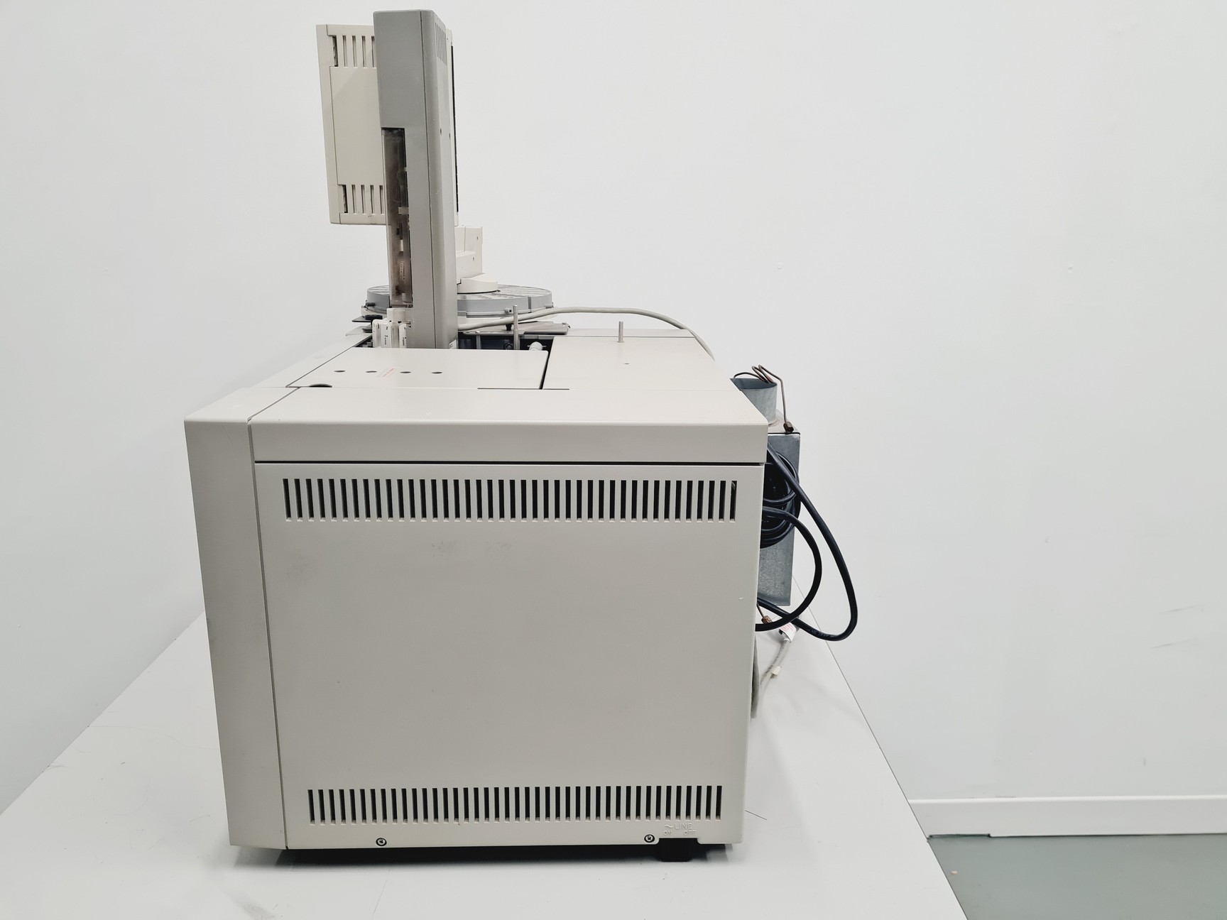 Image of Hewlett Packard 5890 Series II Plus Gas Chromatograph w/ HP 7673 Injector Lab