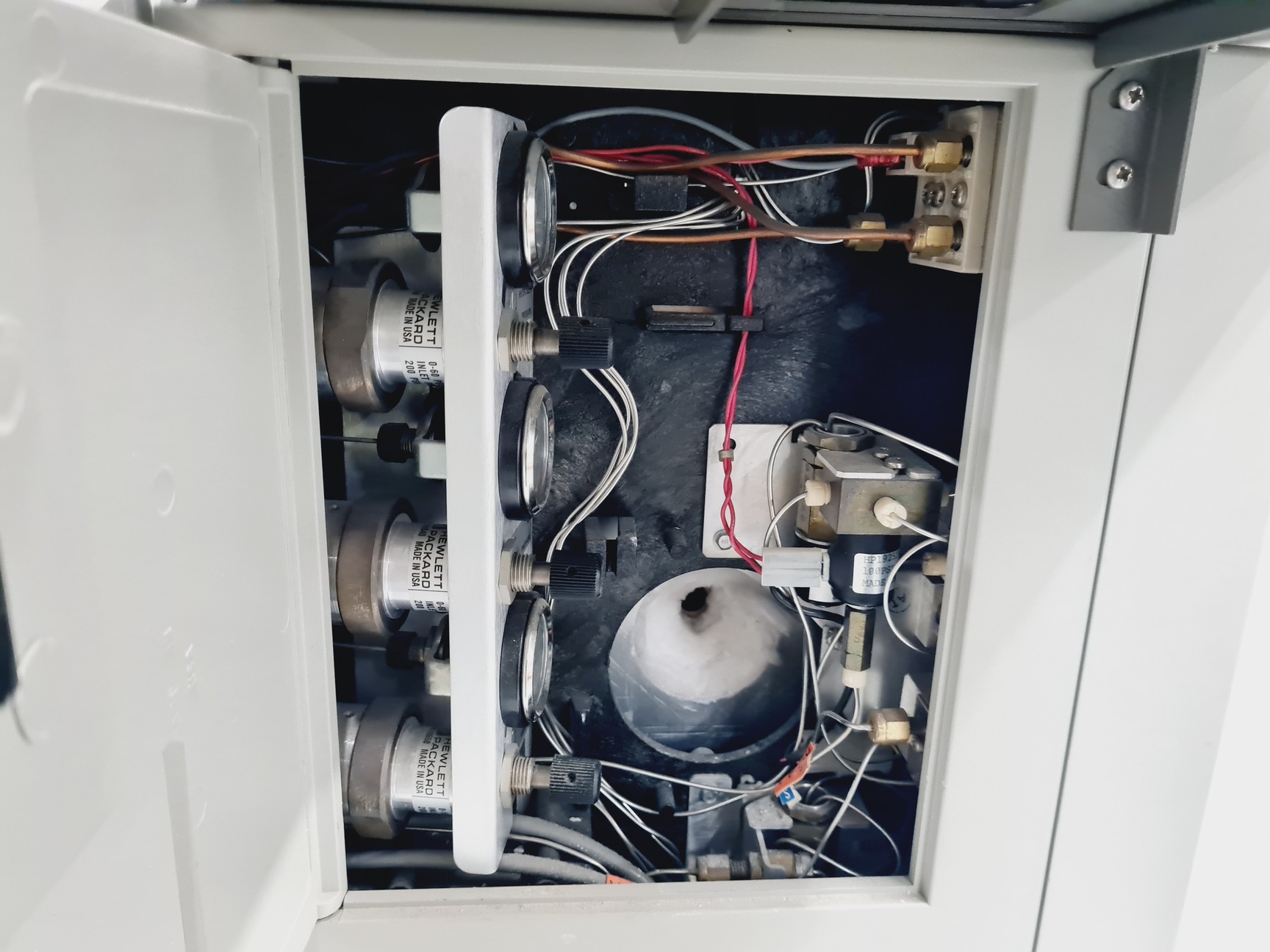 Image of Hewlett Packard 5890 Series II Plus Gas Chromatograph w/ HP 7673 Injector Lab