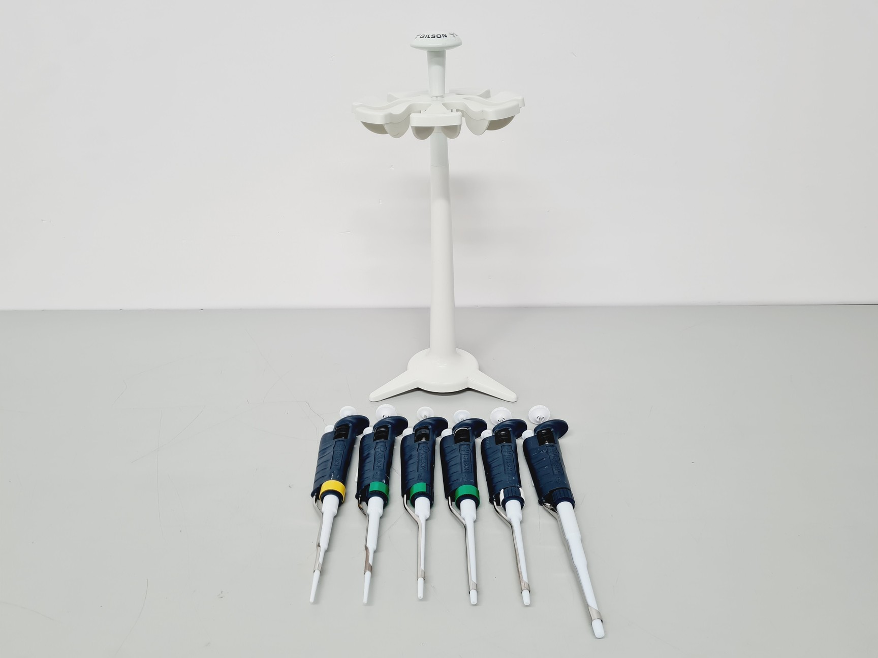 Image of 6 x Gilson Pipetman w/ Mettler Toledo Pipettes P20,P20,P100,P200,P200,P1000 Lab