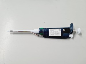 Thumbnail image of 6 x Gilson Pipetman w/ Mettler Toledo Pipettes P20,P20,P100,P200,P200,P1000 Lab