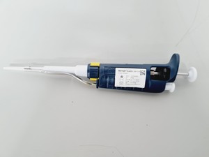 Thumbnail image of 6 x Gilson Pipetman w/ Mettler Toledo Pipettes P20,P20,P100,P200,P200,P1000 Lab