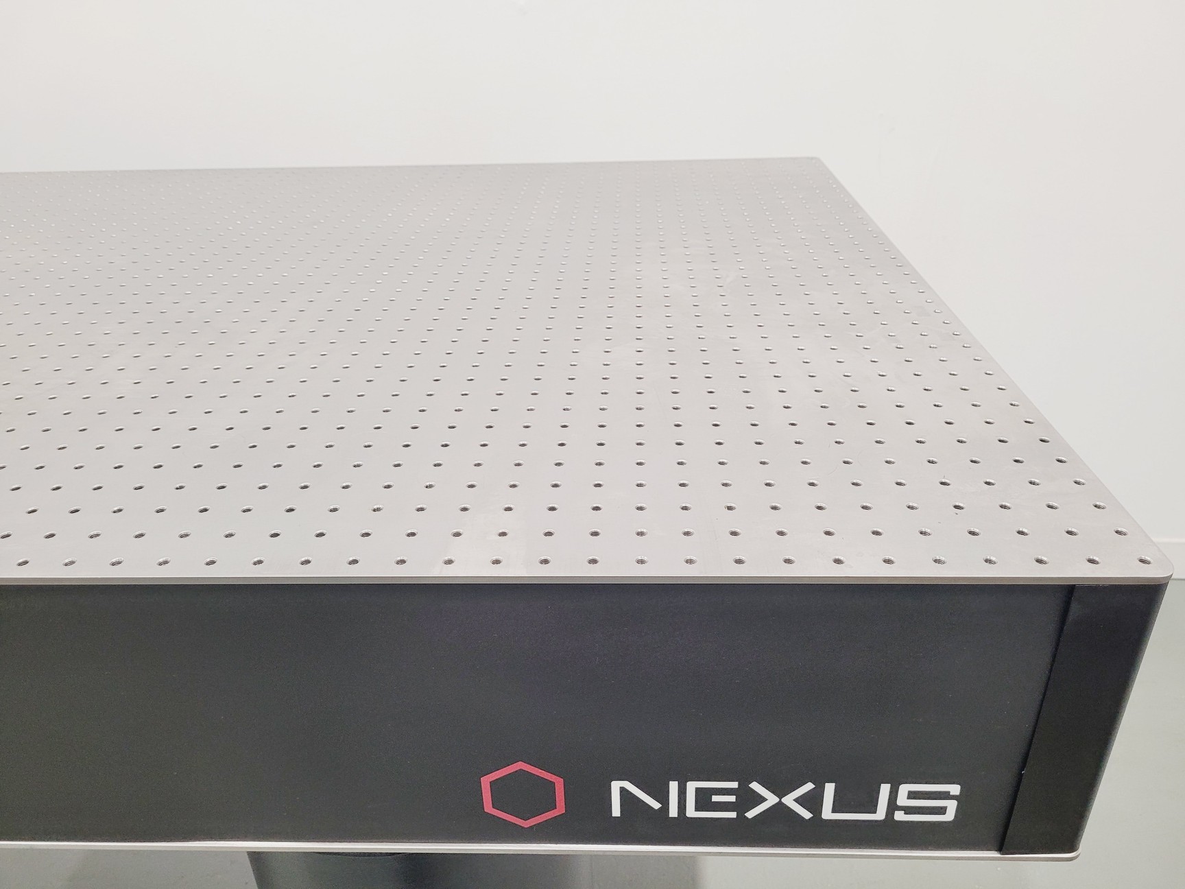 Image of Thorlabs Nexus Metric Optical Table 200 x 100 x 90cm w/ Active Isolator Legs Lab