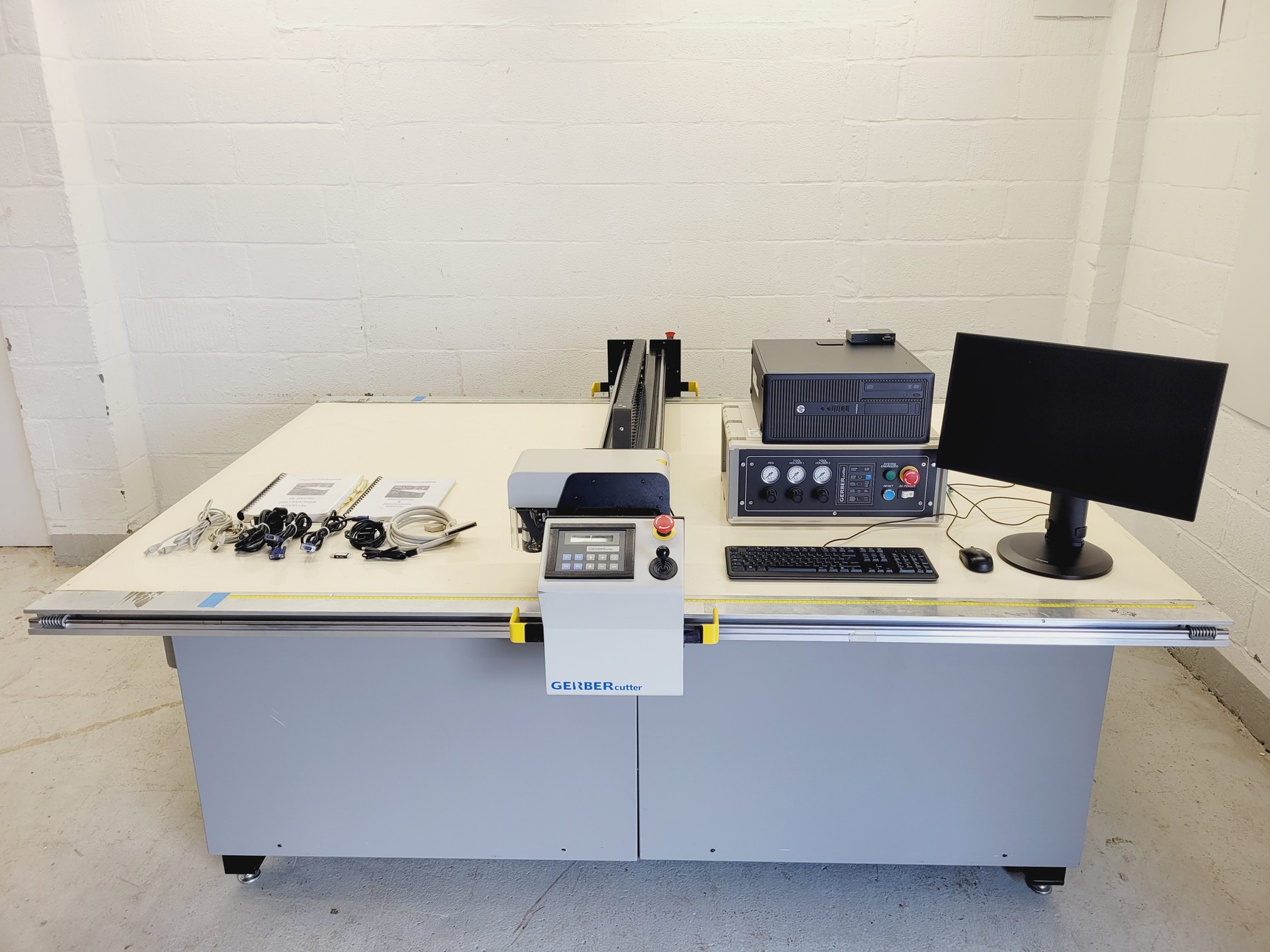 Gerber Pattern Machine Gerber GERBERcutter DSC 1500 Single Ply Automated Fabric Cutter