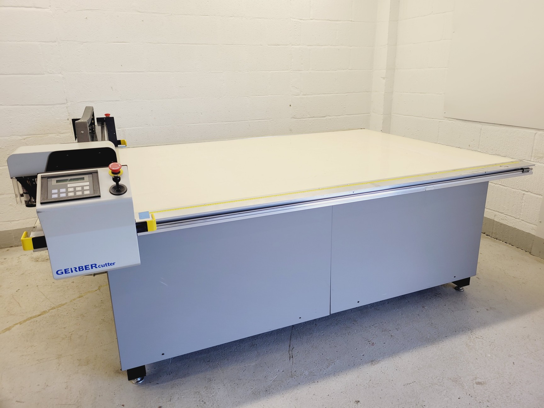 Gerber GERBERcutter DSC 1500 Single Ply Automated Fabric Cutter