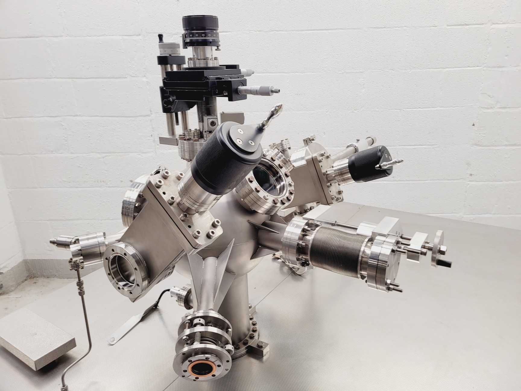 Image of Thermo Vacuum Generators High Vacuum Deposition Sputtering System Lab