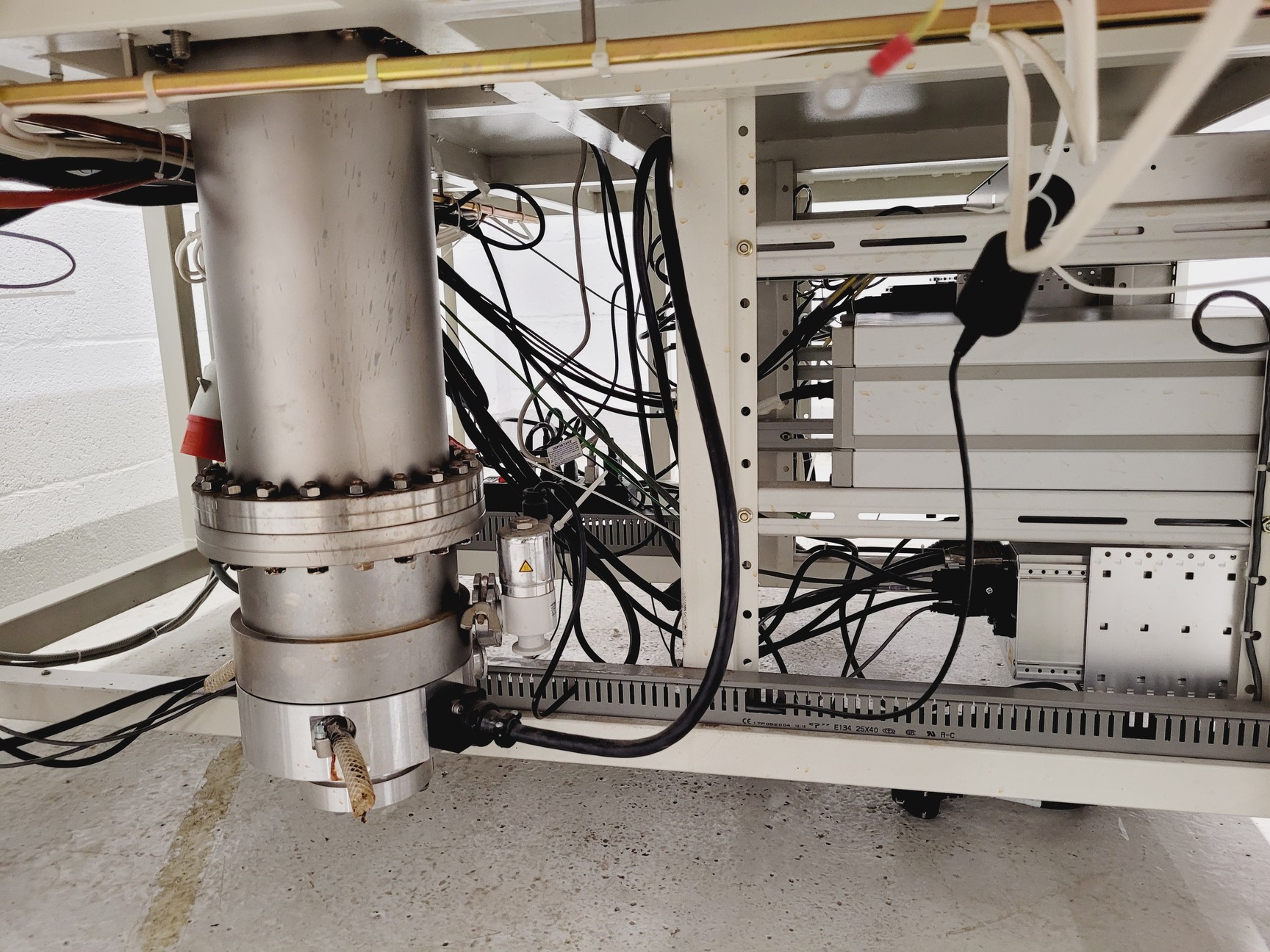 Image of Thermo Vacuum Generators High Vacuum Deposition Sputtering System Lab