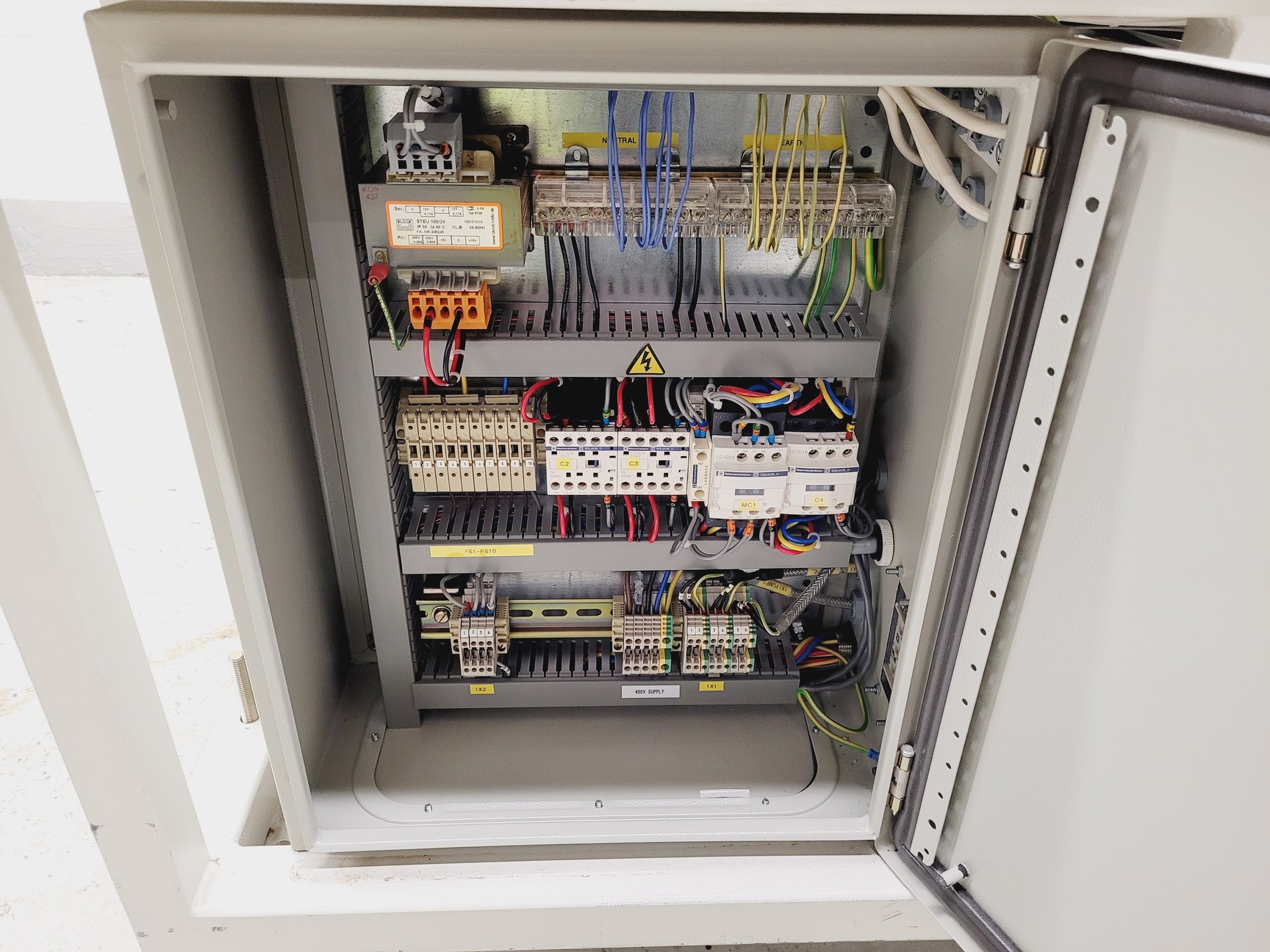 Image of Thermo Vacuum Generators High Vacuum Deposition Sputtering System Lab