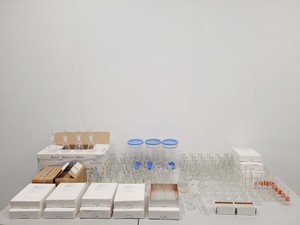 Image of Lot of Laboratory Glassware Flasks, Pipettes etc Fisher, Quikfit, Pyrex Lab