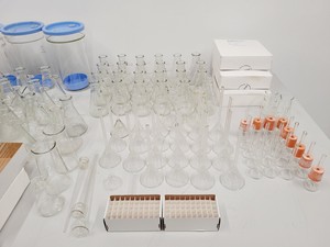 Thumbnail image of Lot of Laboratory Glassware Flasks, Pipettes etc Fisher, Quikfit, Pyrex Lab