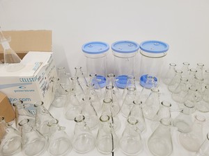 Thumbnail image of Lot of Laboratory Glassware Flasks, Pipettes etc Fisher, Quikfit, Pyrex Lab