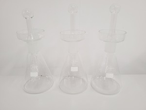 Thumbnail image of Lot of Laboratory Glassware Flasks, Pipettes etc Fisher, Quikfit, Pyrex Lab