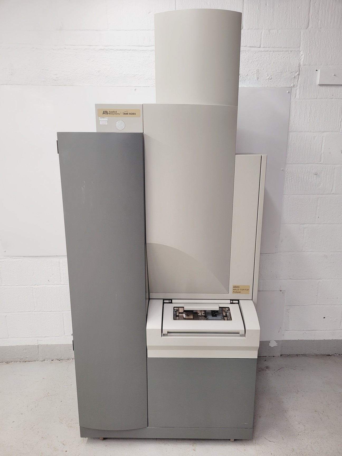 Image of Applied Biosystems MDS SCIEX 4800 Maldi TOF/TOF Analyser W/ PC and Software Lab