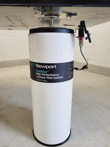 Thumbnail image of Newport RS 2000 Isolation Table 1.8 x 1.2m With 1-2000 Series Laminar Flow Legs