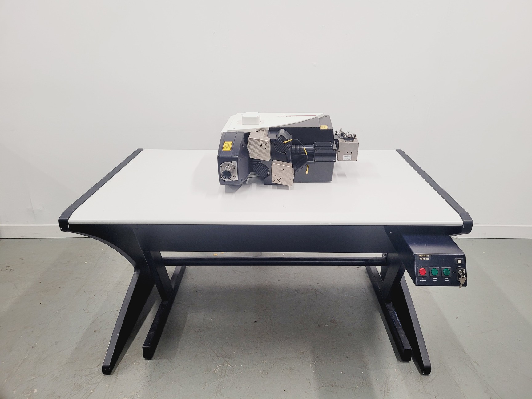Image of Leica  DMI6000CS  CTR 6000 TCS SP5 Laser Scanning Confocal Microscope System Lab