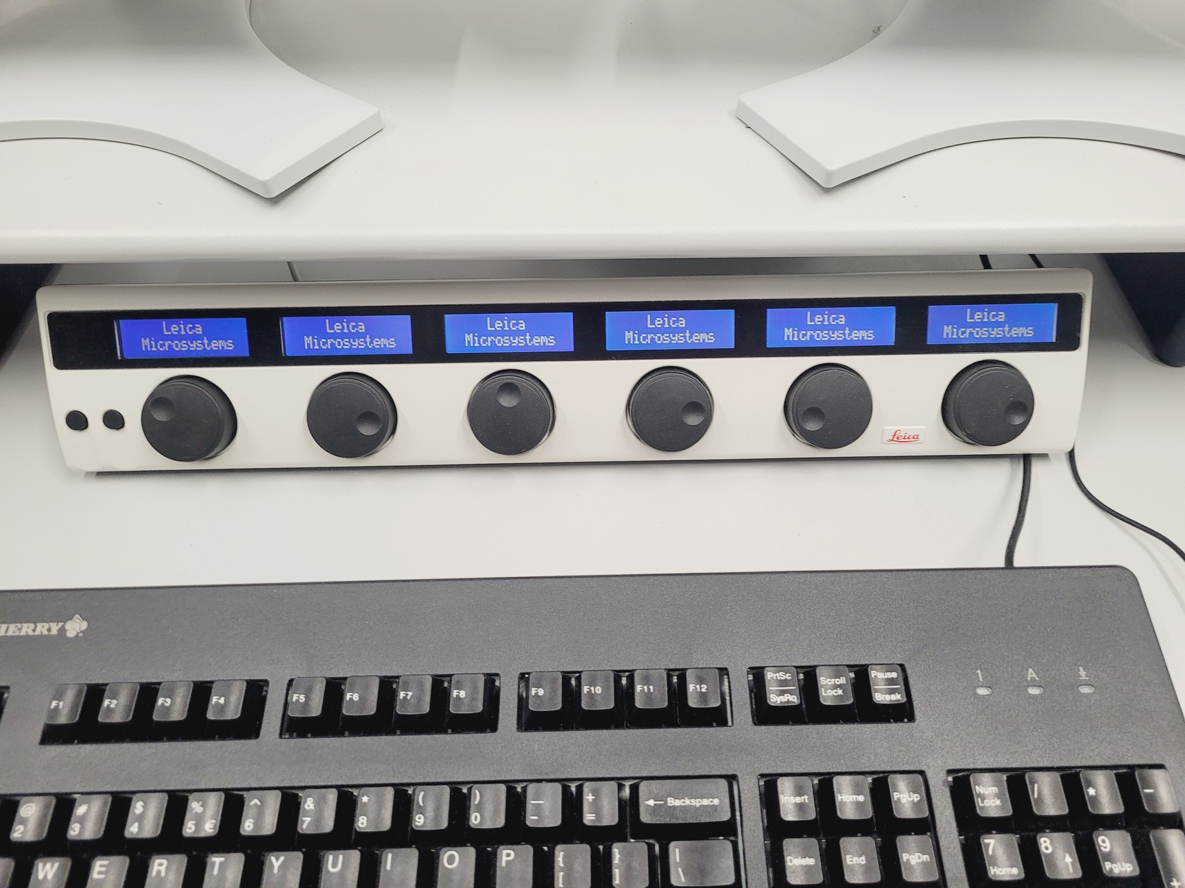 Image of Leica  DMI6000CS  CTR 6000 TCS SP5 Laser Scanning Confocal Microscope System Lab