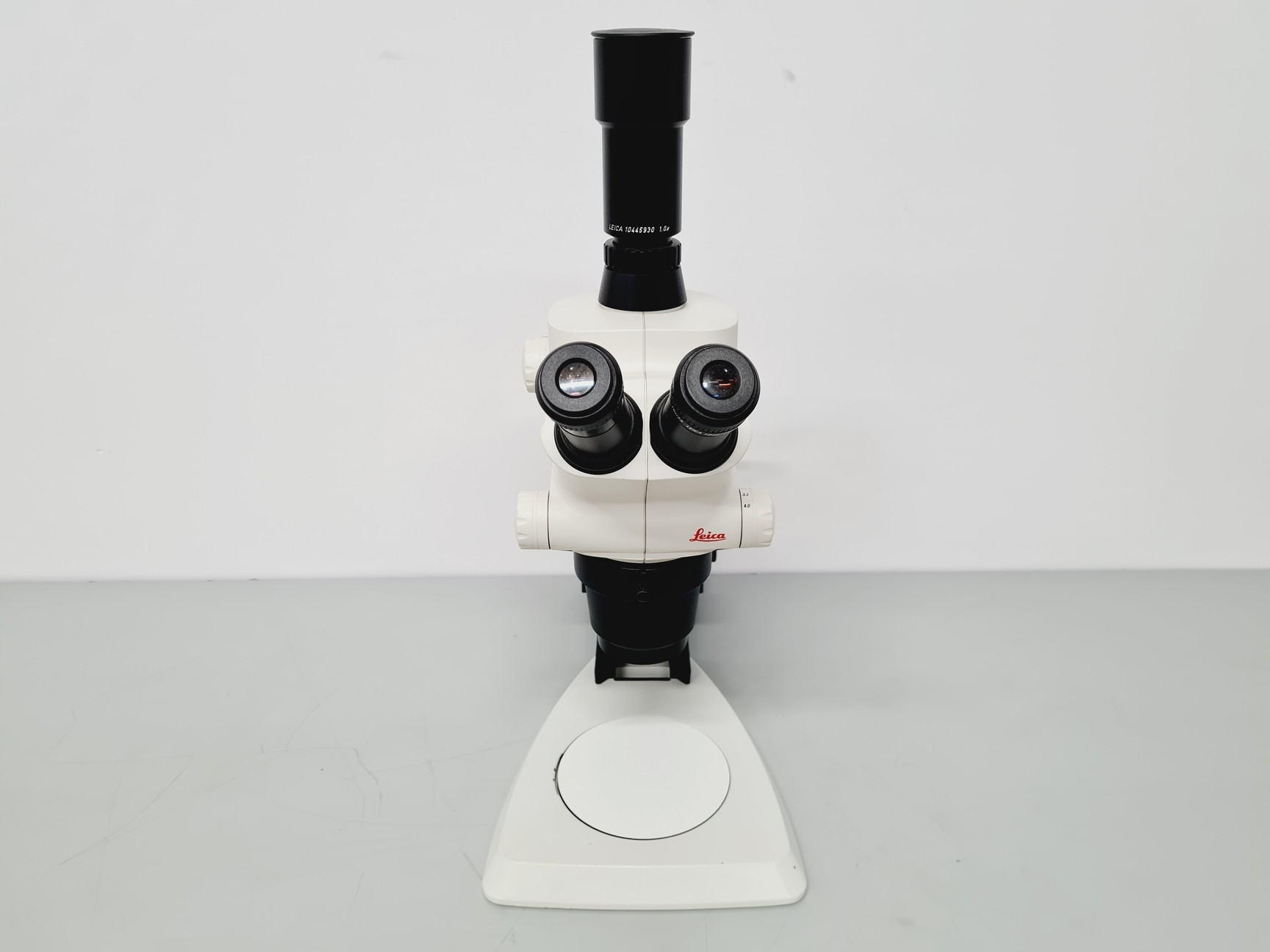 Image of Leica S6D Stereo Microscope 6.3x-40x Leica L2 Lightbox and Schott KL 150 Lab