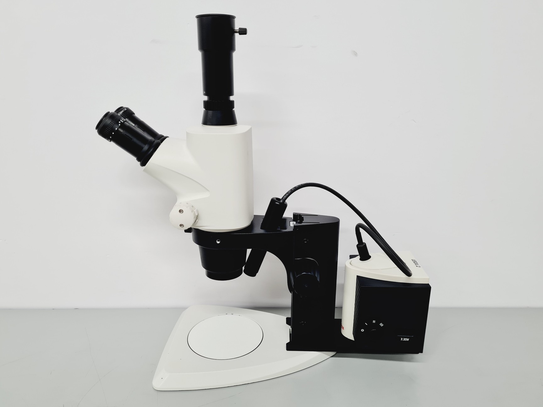Image of Leica S6D Stereo Microscope 6.3x-40x Leica L2 Lightbox and Schott KL 150 Lab