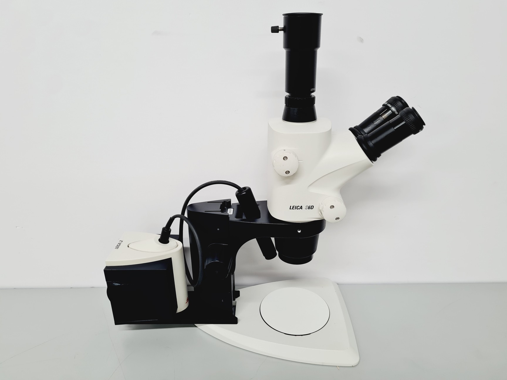 Image of Leica S6D Stereo Microscope 6.3x-40x Leica L2 Lightbox and Schott KL 150 Lab