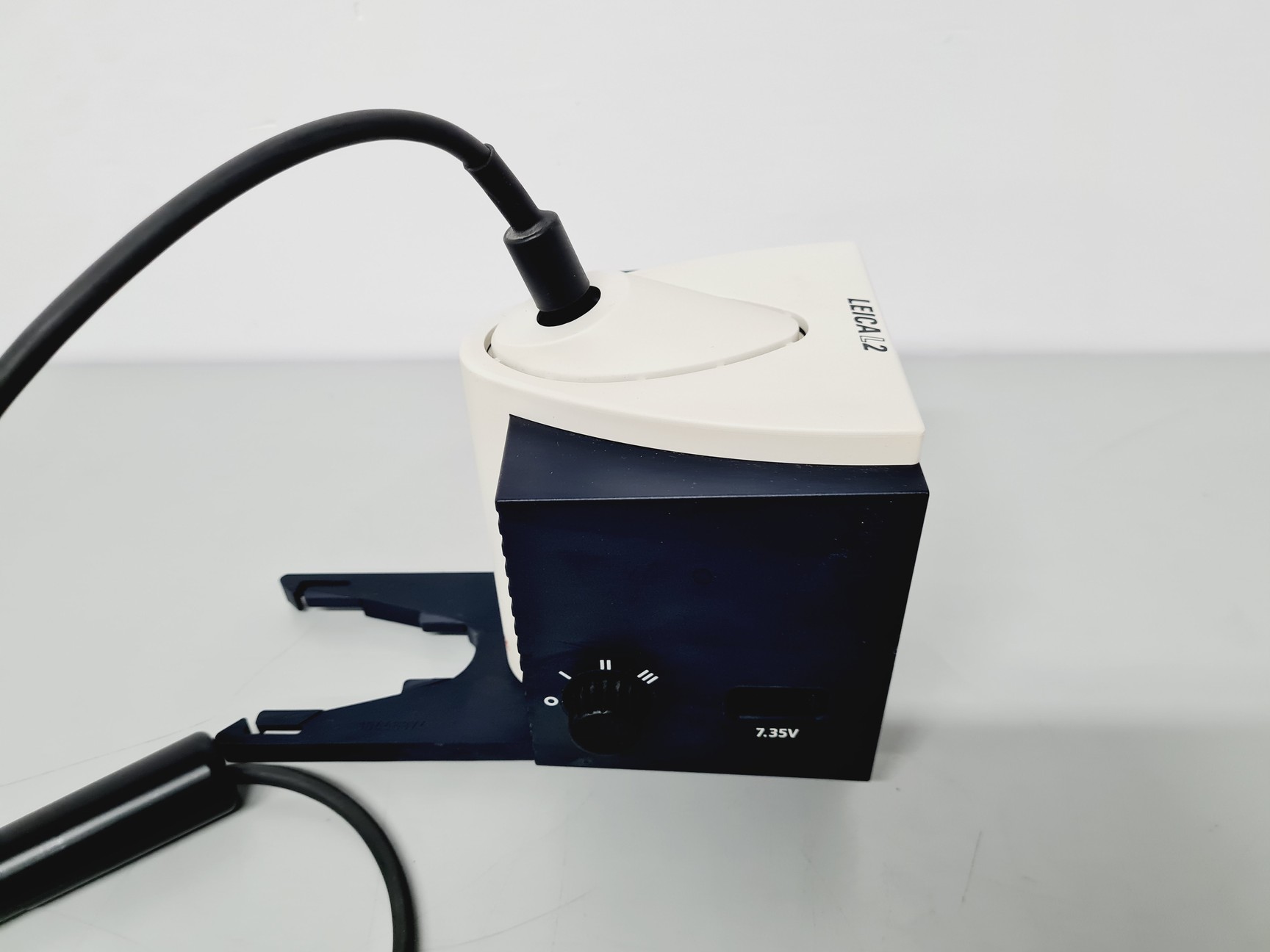 Image of Leica S6D Stereo Microscope 6.3x-40x Leica L2 Lightbox and Schott KL 150 Lab