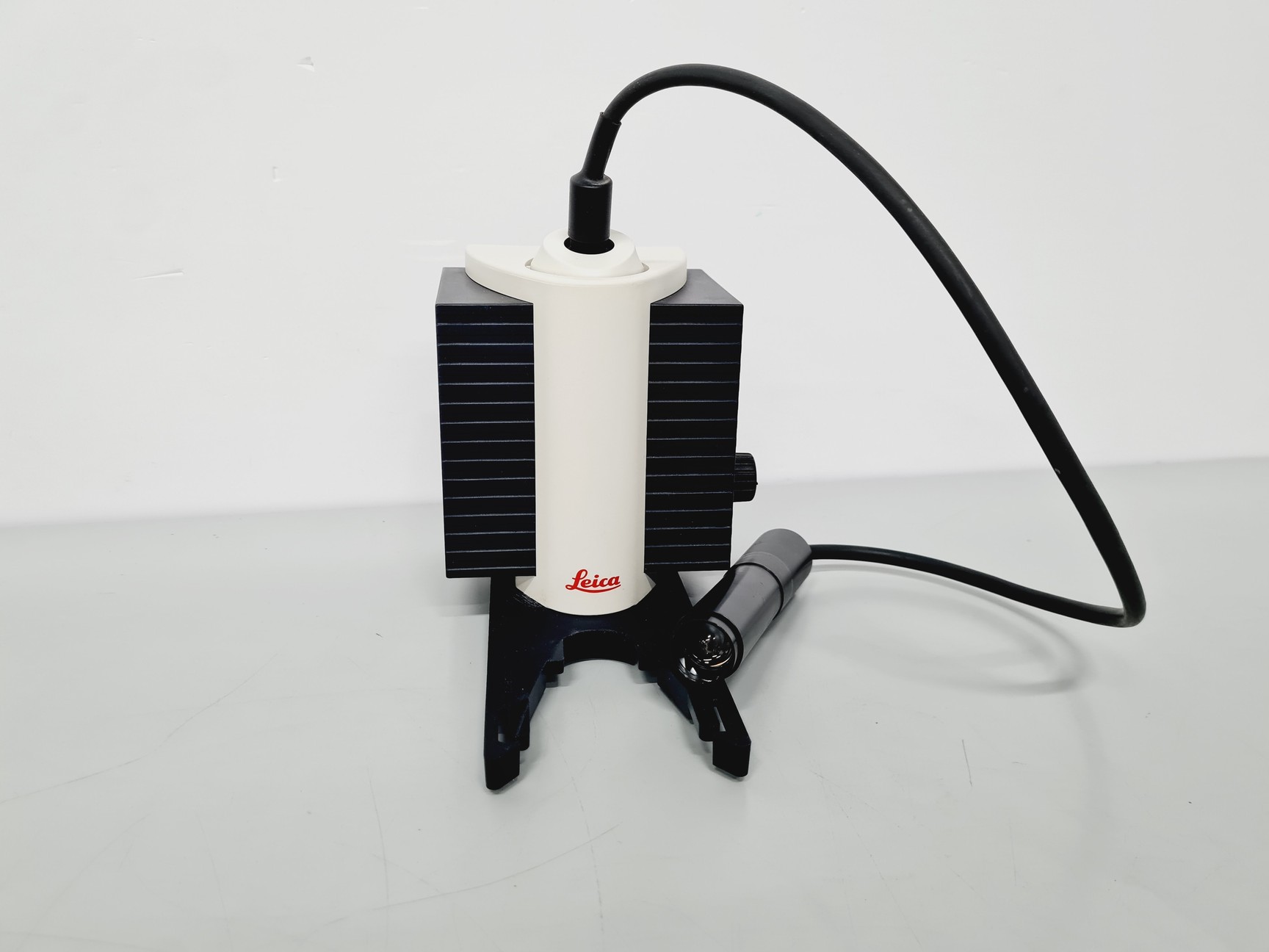 Image of Leica S6D Stereo Microscope 6.3x-40x Leica L2 Lightbox and Schott KL 150 Lab