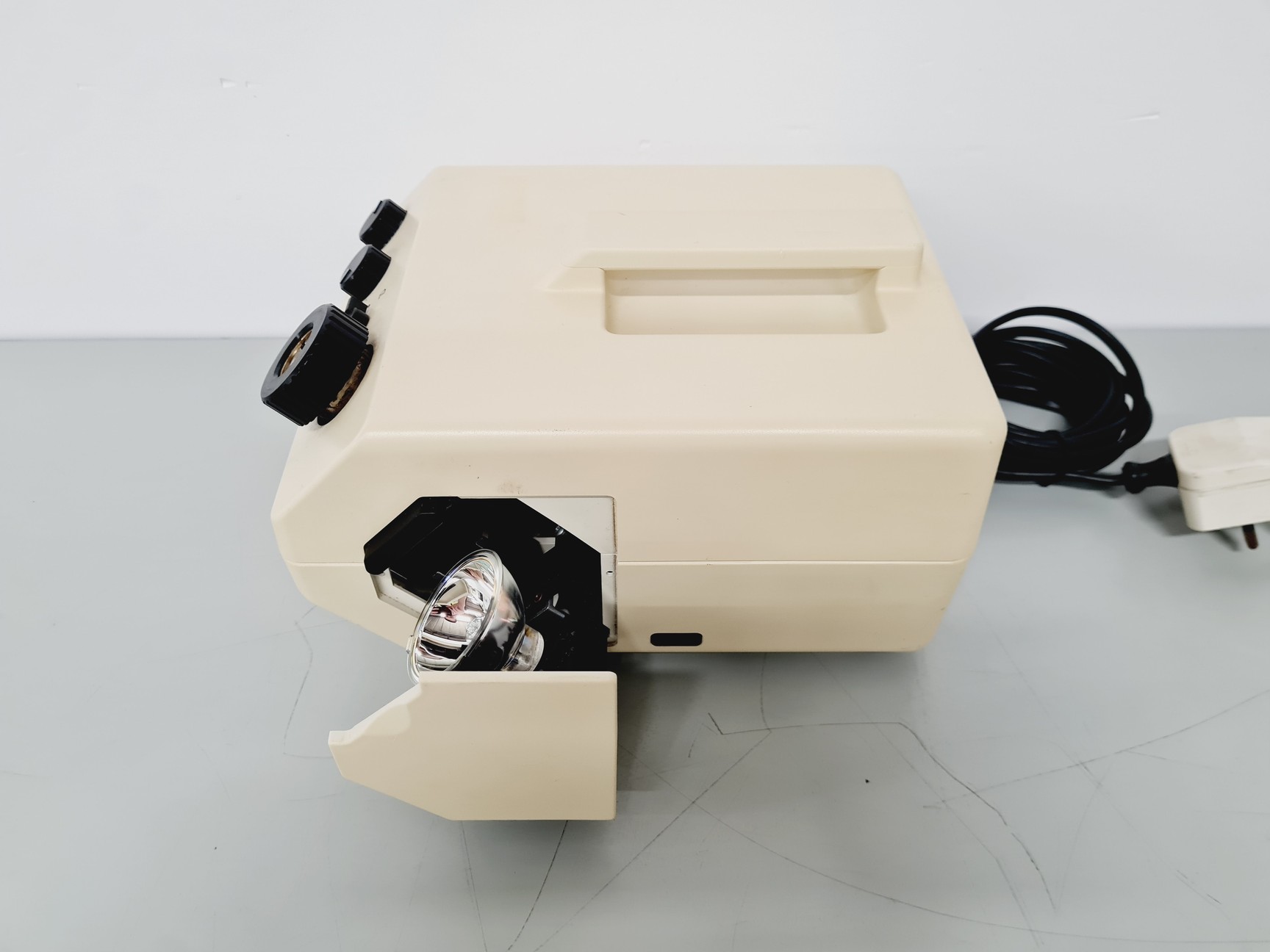 Image of Leica S6D Stereo Microscope 6.3x-40x Leica L2 Lightbox and Schott KL 150 Lab